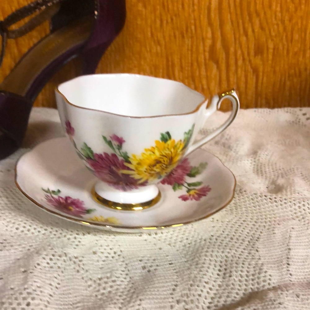 Fine bone china cup and saucer. Chrysanthemum. England